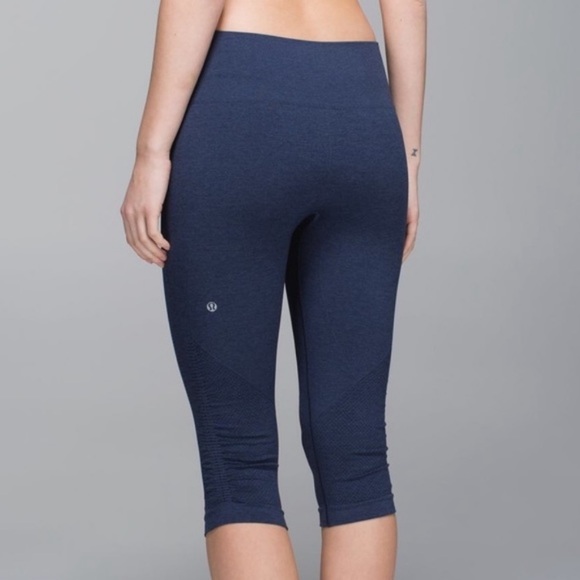 SOLD ✨Lululemon In The Flow Crops II Leggings✨ - Picture 3 of 7